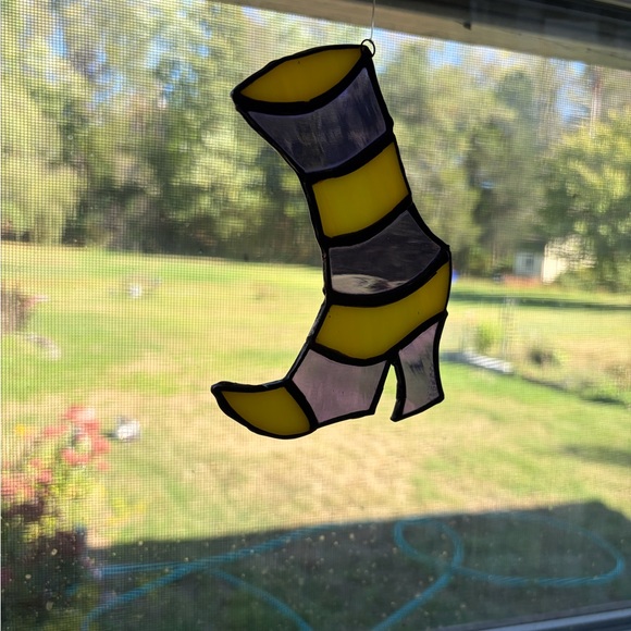 Hand Crafted Stained Glass Witch Boot Suncatcher - Picture 2 of 3